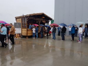 Flammlachs Catering im Regen